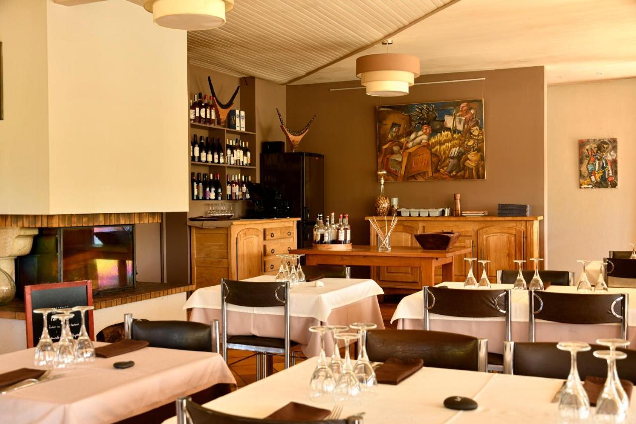 Logis Hotel & Restaurant Le Pardaillan Gondrin Bagian luar foto