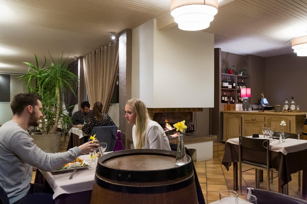 Logis Hotel & Restaurant Le Pardaillan Gondrin Bagian luar foto
